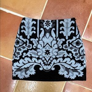 Tucknuck Black and Gray Patterned Skirt